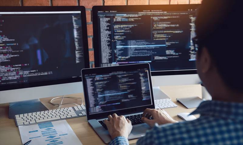 数据科学选型:R与Python如何赋能平凉网站建设?